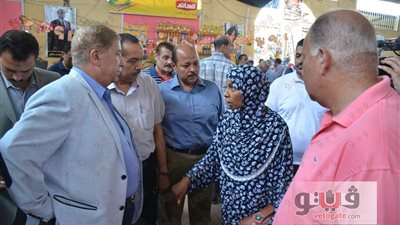 محافظ الإسماعيلية يتفقد معرض السلع الغذائية بنادي المنتزه