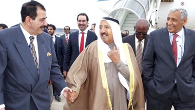 أمير الكويت يصل بريطانيا في زيارة خاصة