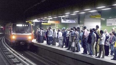 سائق يحاول الانتحار تحت عجلات مترو الأنفاق