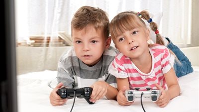 5 مخاطر صحية للألعاب الإلكترونية تهدد سلامة الأطفال