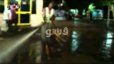 بالفيديو.. حملة نظافة «ليلية» لأرصفة «طلعت حرب»