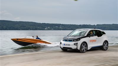 بالصور.. «بي إم دبليو» تورد بطاريات لشركة سفن بألمانيا