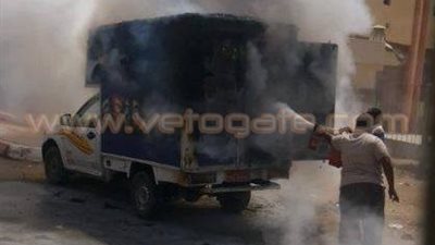 بالصور.. السيطرة على حريق شب بسيارة نقل على طريق السادات بأسوان