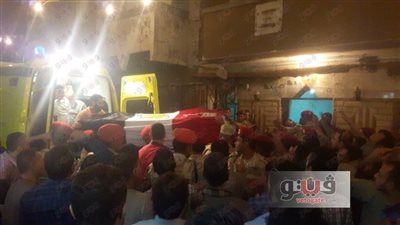 بالفيديو.. أهالي شهيد رفح يلقون نظرة الوداع على جثمانه في أسيوط