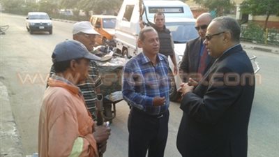 محافظ بني سويف يطالب بتوفير زي جديد لـ«عمال النظافة»