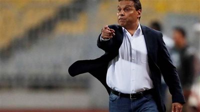 حسام البدري يناقش مع معاونيه إحصائيات لاعبي الدوري