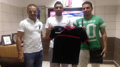 بالصور.. سيكا «الإعلاميين» ينضم للنصر 3 مواسم