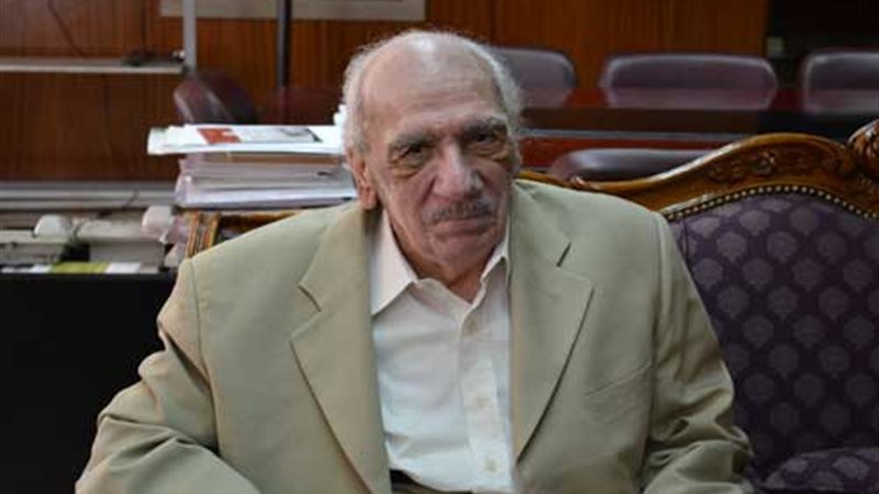 الكاتب الكبير محفوظ