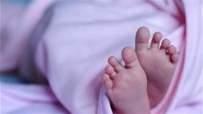 كاميرات المراقبة تكشف لغز العثور على طفلة حديثة الولادة بأحد شوارع الزيتون