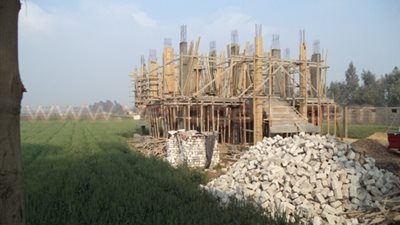 إزالة مبنى مقام على أرض زراعية بالشرقية