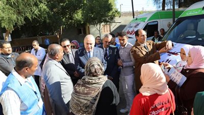 أهالي قرية الجزيرية يطالبون محافظ قنا بوحدة غسيل كلوي | صور