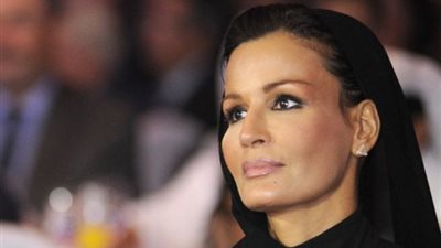 مؤسسة المرأة العربية تسحب ترشيح الشيخة موزة لجائزة السيدة الأولى