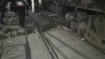 خروج جرار قطار عن القضبان بمحطة السنطة بالغربية | صور