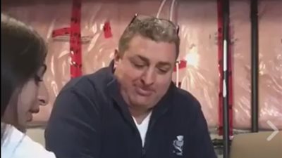 بالفيديو.. أب يلقن ابنته درسا لن تنساه بسبب مقلب