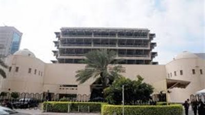 بنغالي يصوّر موظفات داخل دورة مياه بالهاتف في البحرين