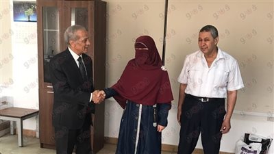 التعليم تهنئ الطالبة دعاء محمد بعد سقوط اسمها من أوائل الدبلومات