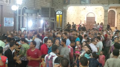 بالصور.. آلاف الأقباط يحتفلون بـ«الليلة الكبيرة» لصيام العذراء في قنا