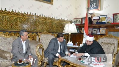 وزير الأوقاف يبحث مع رئيس تحرير الجمهورية وعقيدتي مكافحة الإرهاب