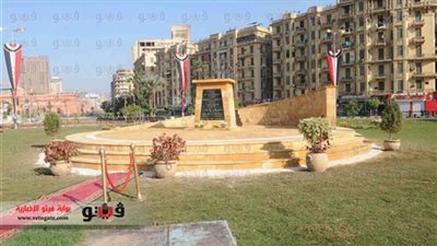 عشرات المواطنين أمام النصب التذكاري بـ