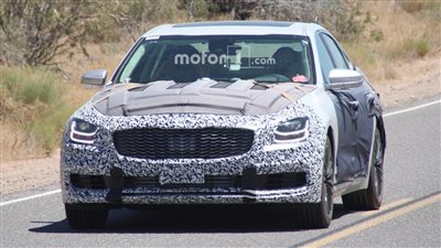 بالصور.. كيا تختبر سيارتها كوريس بالصحراء