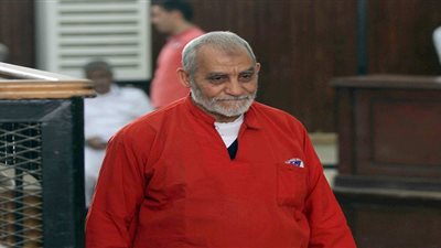 محاكمة بديع و92 آخرين اليوم في «أحداث بني سويف»