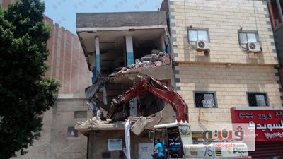 بالفيديو.. إزالة منزل مخالف أعلى غرفة محولات كهرباء بشبرا الخيمة