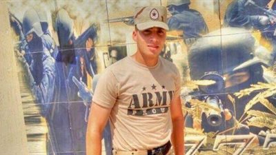 والد أحد شهداء رفح باكيًا: «كان هيلبس شبكته الثلاث الجاي»