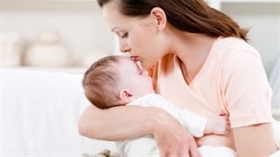 بالفيديو.. 5 نصائح لوقاية طفلك الرضيع من المغص