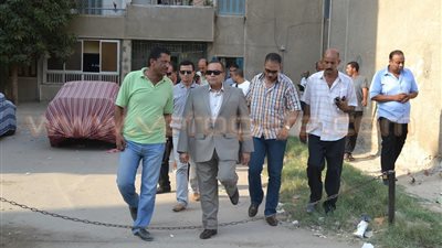 بالصور.. محافظ الإسماعيلية يتفقد أعمال صيانة «بدرومات» الحي الثالث