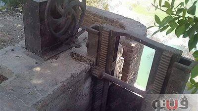 بالصور.. «هاويس» يهدد حياة أهالي مصنع المكرونة في قنا