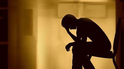 مسح: ثلث البريطانيين يعانون من القلق والاكتئاب وضغط الدم المرتفع