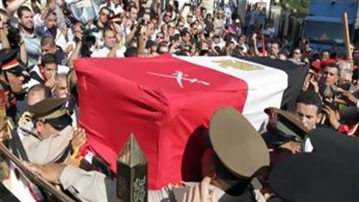 جنازة عسكرية لشهيد الفيوم في حادث استهداف مدرعة بالعريش