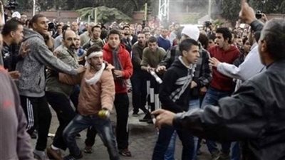 تهشيم سيارات ورعب للزبائن.. مشاجرة بالأسلحة البيضاء والشوم بين تجار بشارع الموسكي