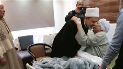 شيخ الأزهر يزور خاله للاطمئنان على صحته