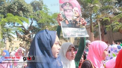 مسيرة لتأييد لقوات المسلحة وخارطة الطريق بجامعة القاهرة