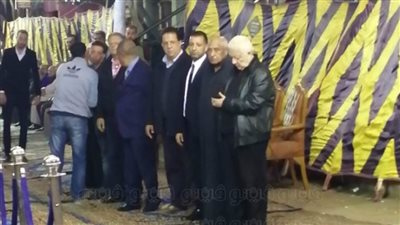 مرتضى منصور يتلقى واجب العزاء في شقيقته بمسقط رأسه بالدقهلية | صور