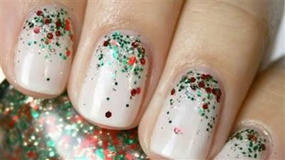 طلاء الأظافر الأبيض موضة الكريسماس | صور