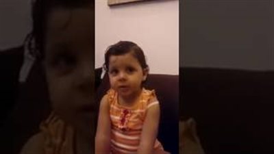 بالفيديو.. رد فعل طفلة سألتها والدتها عن عواصم العالم