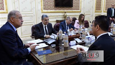 شريف إسماعيل يلتقي وزير الاقتصاد والصناعة الياباني