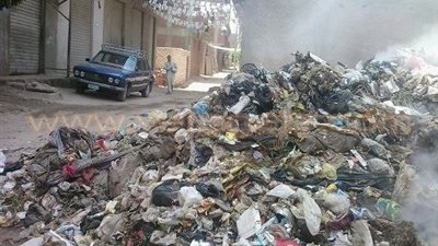 منشية الجبل الأصفر «خارج حسابات المسئولين».. انقطاع المياه والكهرباء أبرز المشكلات.. رحلة عذاب يومية للمواطنين بسبب ندرة المواصلات.. والأهالي: «نحن موتى في تعداد الأحياء».. وأكوام 