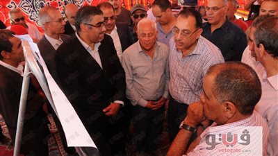 وزير الإسكان ومحافظ بورسعيد يضعان حجر أساس محطة تحلية مياه البحر