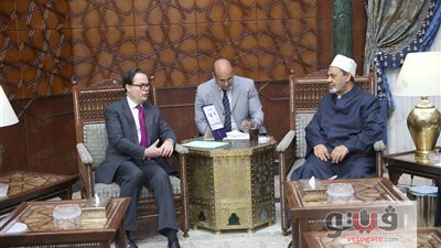 شيخ الأزهر يلتقي السفير الفرنسي الجديد