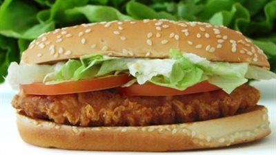 طريقة إعداد «ساندوتش دجاج زنجر» من مطبخ شريف الحطيبي