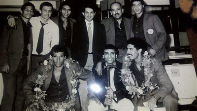 صورة نادرة للاعبي المقاولون في مطار القاهرة أوائل الثمانينيات