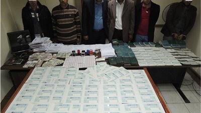 بالصور.. ضبط عصابة تخصصت فى النصب على الراغبين فى السفر إلى ليبيا