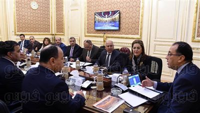 خطة إعادة هيكلة سكك حديد مصر.. مدبولي: 93 مليار جنيه لإصلاح القطارات والجرارات.. 883 رحلة ركاب يوميا يستهدف زيادتها لـ 1539