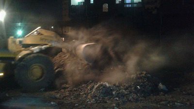 رفع 50 طن مخالفات في حملة نظافة ليلية على سوق بلقاس