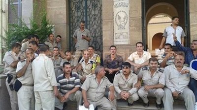 الشرقية على صفيح ساخن.. استمرار احتجاج أفراد الشرطة لليوم الثاني.. الأمن المركزي يفرض كردونا حول مديرية الأمن.. وقوع إصابات بين المحتجين.. والمستشار العسكري يعدهم بنقل طلباتهم إلى «الداخلية»