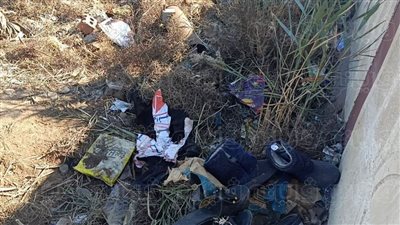 شاهد آخر ما تبقى من ضحايا حادث قطار ميت غمر على القضبان | فيديو وصور