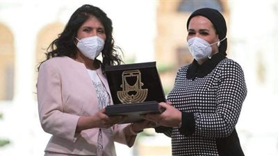 قرينة الرئيس: السيسي أخذ كل الصفات الحلوة من والدته التي ربت البطل اللي حمى مصر كلها